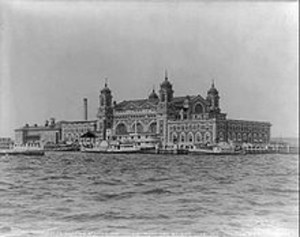 220px-ellis_island_in_1905