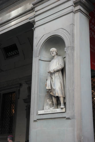 Statues in the courtyard of the Uffizi, Uffizi Gallery, Florence, Italy