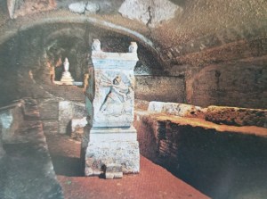 Altar in Mithraic triclinium, Basilica San Clemente, Rome; Roman mithraeum